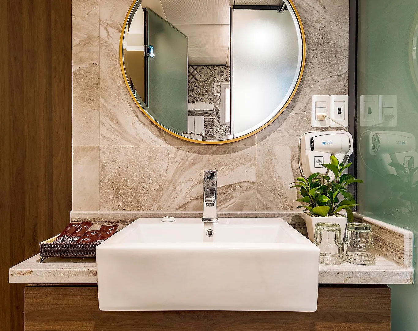 Sun Flower Luxury Hotel Ho Chi Minh-Byen
